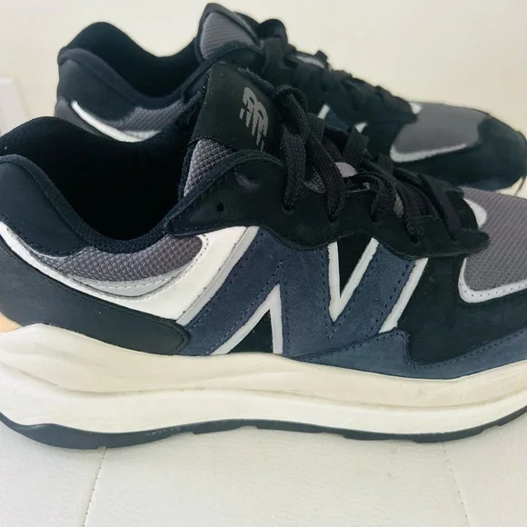 New Balance Women’s 57//40 Sneakers Gray & Black Size 8